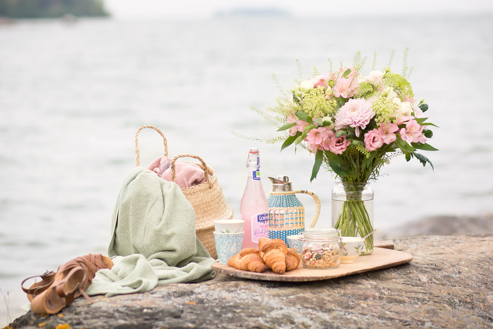 Duka för frukoststund vid havet